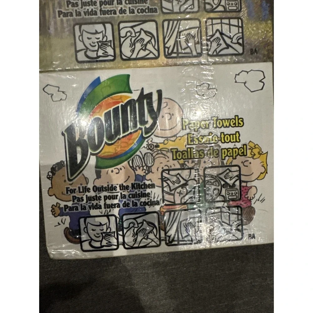 Vintage Bounty Paper Towels Peanuts Charlie Brown Snoopy 1 Box Two-Ply Sheets